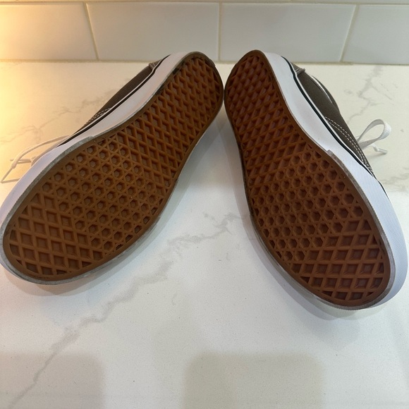 Vans Unisex size W8 or M6.5 Sneakers - NWOT - Picture 8 of 9